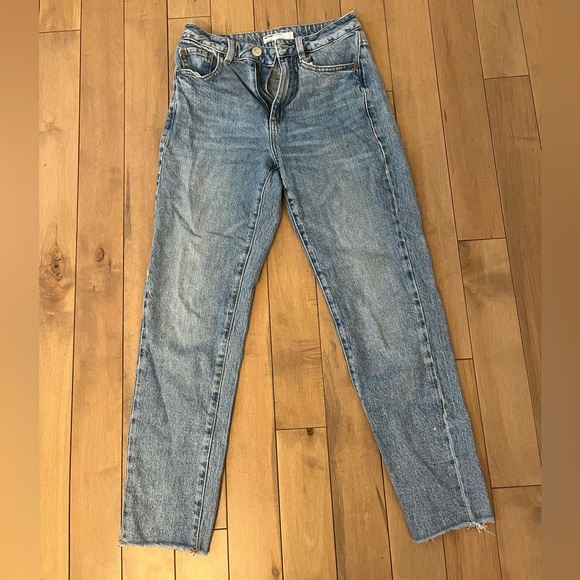 Mom Jeans - Picture 1 of 3